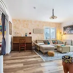 Apartamento Boutique-wohnung Mit Balkon *