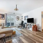 Boutique-wohnung Mit Balkon *